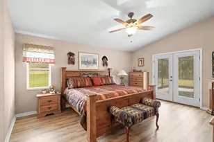 5235 Pond View Ct, Zephyrhills, FL 33541 - Photo 18