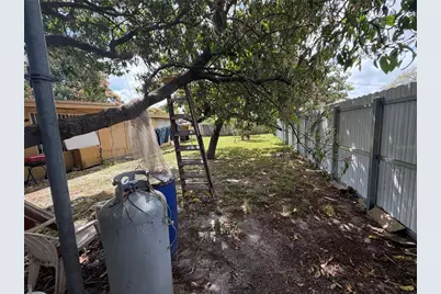 9590 NW 33rd Avenue, Miami, FL 33147 - Photo 36