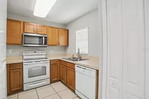 12958 Trade Port Pl, Riverview, FL 33579 - Photo 6