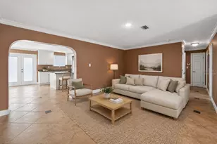3302 River Cove Dr, Tampa, FL 33614 - Photo 2
