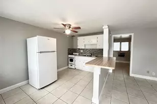 2035 Edgewater Dr, Clearwater, FL 33755 - Photo 4
