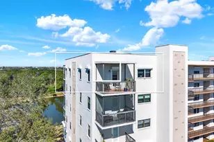 8186 Terrace Garden Dr N, Saint Petersburg, FL 33709 - Photo 2