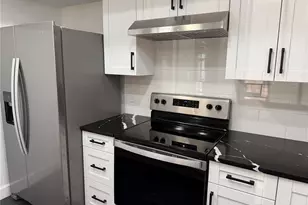 4015 Ashford Green Pl, Tampa, FL 33613 - Photo 6