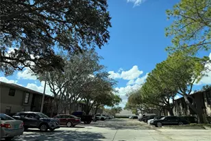 4015 Ashford Green Pl, Tampa, FL 33613 - Photo 2