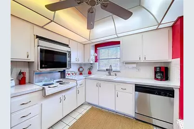 4650 Cove Circle #209, Saint Petersburg, FL 33708 - Photo 4