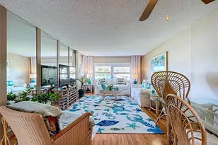 4650 Cove Cir, Saint Petersburg, FL 33708 - Photo 6