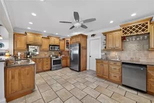 2540 East Bay Isle Dr SE, Saint Petersburg, FL 33705 - Photo 14