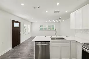 318 Bath St, Tarpon Springs, FL 34689 - Photo 12