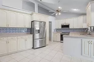 2111 W View Dr, Sun City Center, FL 33573 - Photo 10