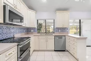 2111 W View Dr, Sun City Center, FL 33573 - Photo 12