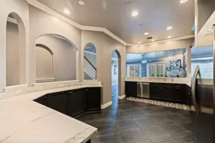 618 Saxony Blvd, Saint Petersburg, FL 33716 - Photo 8