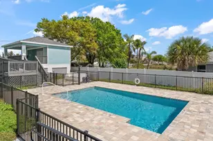 1297 Savona Dr NE, Saint Petersburg, FL 33702 - Photo 36