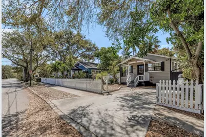 1022 8th Street N, Saint Petersburg, FL 33701 - Photo 4