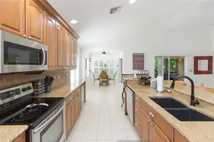 876 Addison Dr NE, Saint Petersburg, FL 33716 - Photo 18