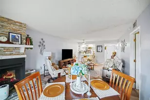 303 Martha Ln, Oldsmar, FL 34677 - Photo 10