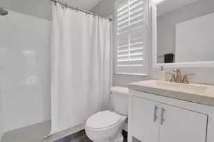 906 Landmark Circle S, Saint Petersburg, FL 33715 - Photo 30