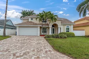 906 Landmark Circle S, Tierra Verde, FL 33715 - Photo 2