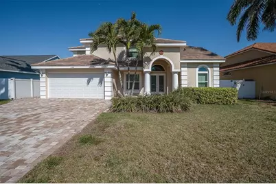 906 Landmark Circle S, Saint Petersburg, FL 33715 - Photo 1