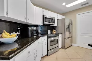 906 Landmark Circle S, Saint Petersburg, FL 33715 - Photo 10