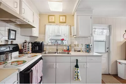 37827 Mission Hills Avenue, Zephyrhills, FL 33541 - Photo 8