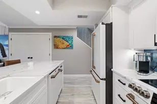 2055 Gulf of Mexico Dr, Longboat Key, FL 34228 - Photo 10