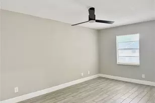 5129 Tennis Ct Cir, Tampa, FL 33617 - Photo 12