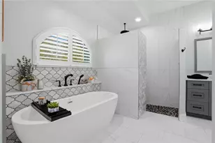 10555 Shady Oak Ln, Seminole, FL 33777 - Photo 8