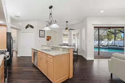 10555 Shady Oak Lane, Seminole, FL 33777 - Photo 24