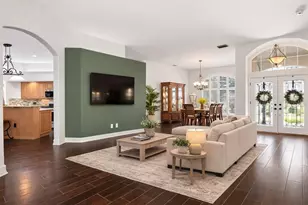 10555 Shady Oak Ln, Seminole, FL 33777 - Photo 4