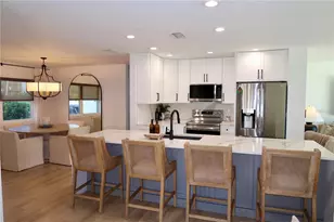 9484 Treasure Ln NE, Saint Petersburg, FL 33702 - Photo 8