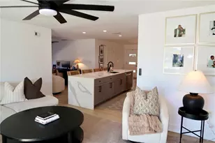 9484 Treasure Ln NE, Saint Petersburg, FL 33702 - Photo 12