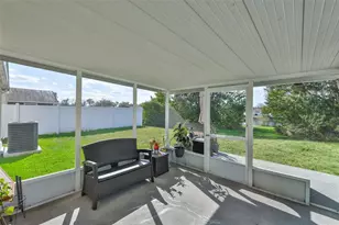 942 Ridge Haven Dr, Brandon, FL 33511 - Photo 8