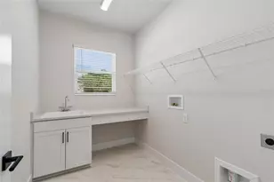 2916 W Ellis Dr, Tampa, FL 33611 - Photo 38
