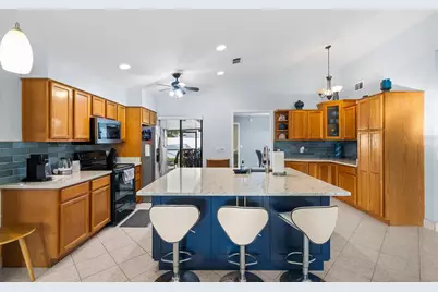 6713 Leeward Isle Way, Tampa, FL 33615 - Photo 2