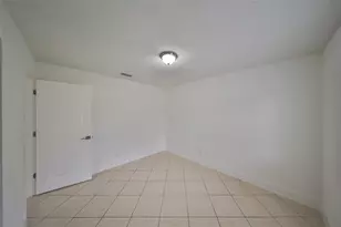 3710 Danny Bryan Blvd, Tampa, FL 33619 - Photo 16