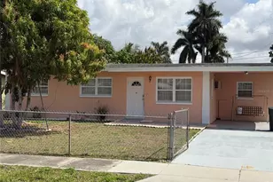 32 Roanoke Dr, Fort Myers, FL 33905 - Photo 2