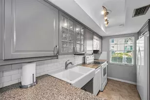 400 Glennes Ln, Dunedin, FL 34698 - Photo 10