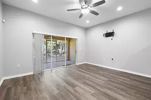 11231 Kapok Grand Cir, Saint Petersburg, FL 33708 - Photo 12