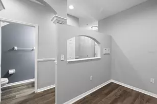 11231 Kapok Grand Cir, Saint Petersburg, FL 33708 - Photo 6