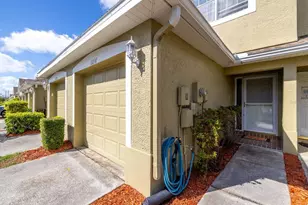 11231 Kapok Grand Cir, Saint Petersburg, FL 33708 - Photo 2