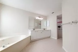 3339 Sheffield Cir, Sarasota, FL 34239 - Photo 12