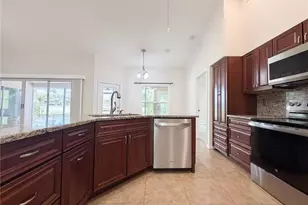 3339 Sheffield Cir, Sarasota, FL 34239 - Photo 8