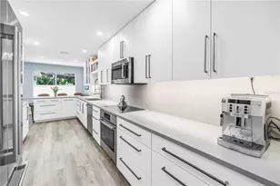 355 Red Cedar Ct NE, Saint Petersburg, FL 33703 - Photo 16