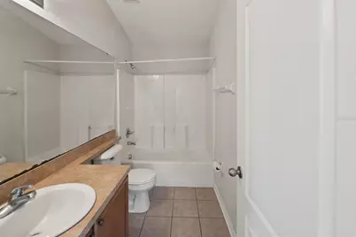 8001 Canterbury Lake Boulevard, Tampa, FL 33619 - Photo 16