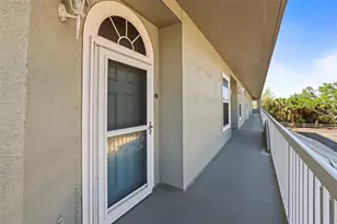 5 Island Park Pl, Dunedin, FL 34698 - Photo 2