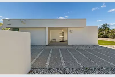 7647 Sanderling Road, Sarasota, FL 34242 - Photo 2