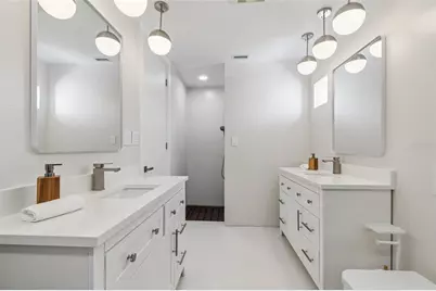 7647 Sanderling Road, Sarasota, FL 34242 - Photo 18