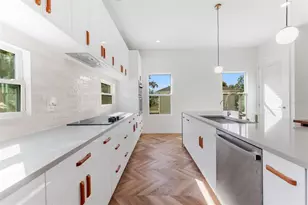 102 W Adalee St, Tampa, FL 33603 - Photo 6