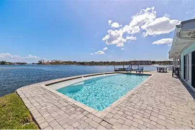 3901 14th Street NE, Saint Petersburg, FL 33703 - Photo 2