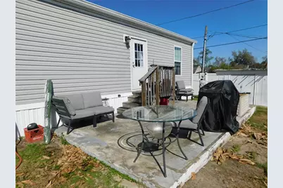 39143 Hillcrest Drive, Zephyrhills, FL 33542 - Photo 8